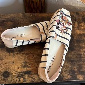 Toms ladies loafer with stripes, embroidered flowers, and rope accents, size 9.5